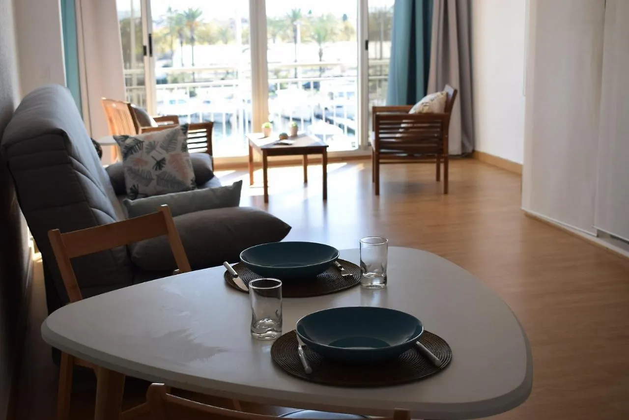 Amplio Estudio Con Vistas A La Marina Y Al Mar Ref 358 Empuriabrava Espagne